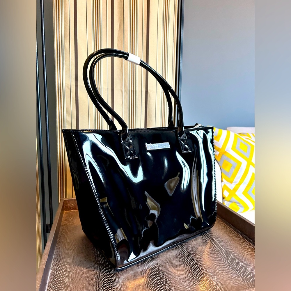 NWOT Faux patent leather tote with zipper